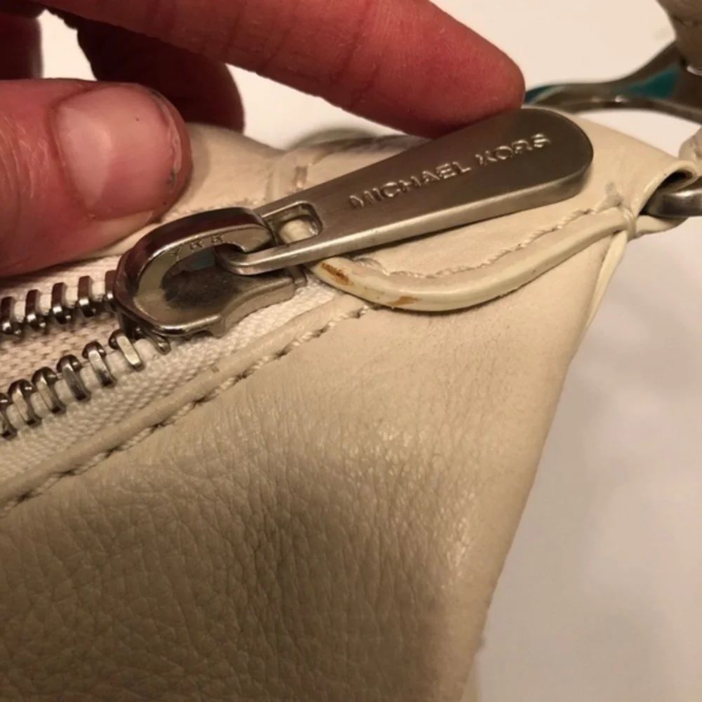 Michael kors cream pebbled leather hobo bag